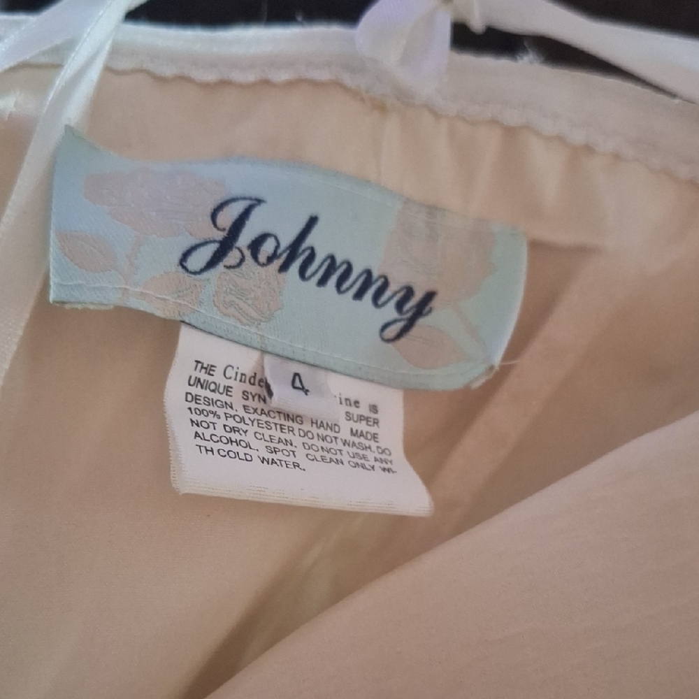 By Johnny Cream and Silver Strapless Gown with Sweetheart Neckline Size 4 - Picture 11 of 12